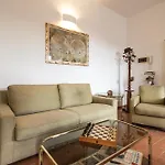 Retro Vintage, Flat 600 Meters From The Center 아파트 라벤나